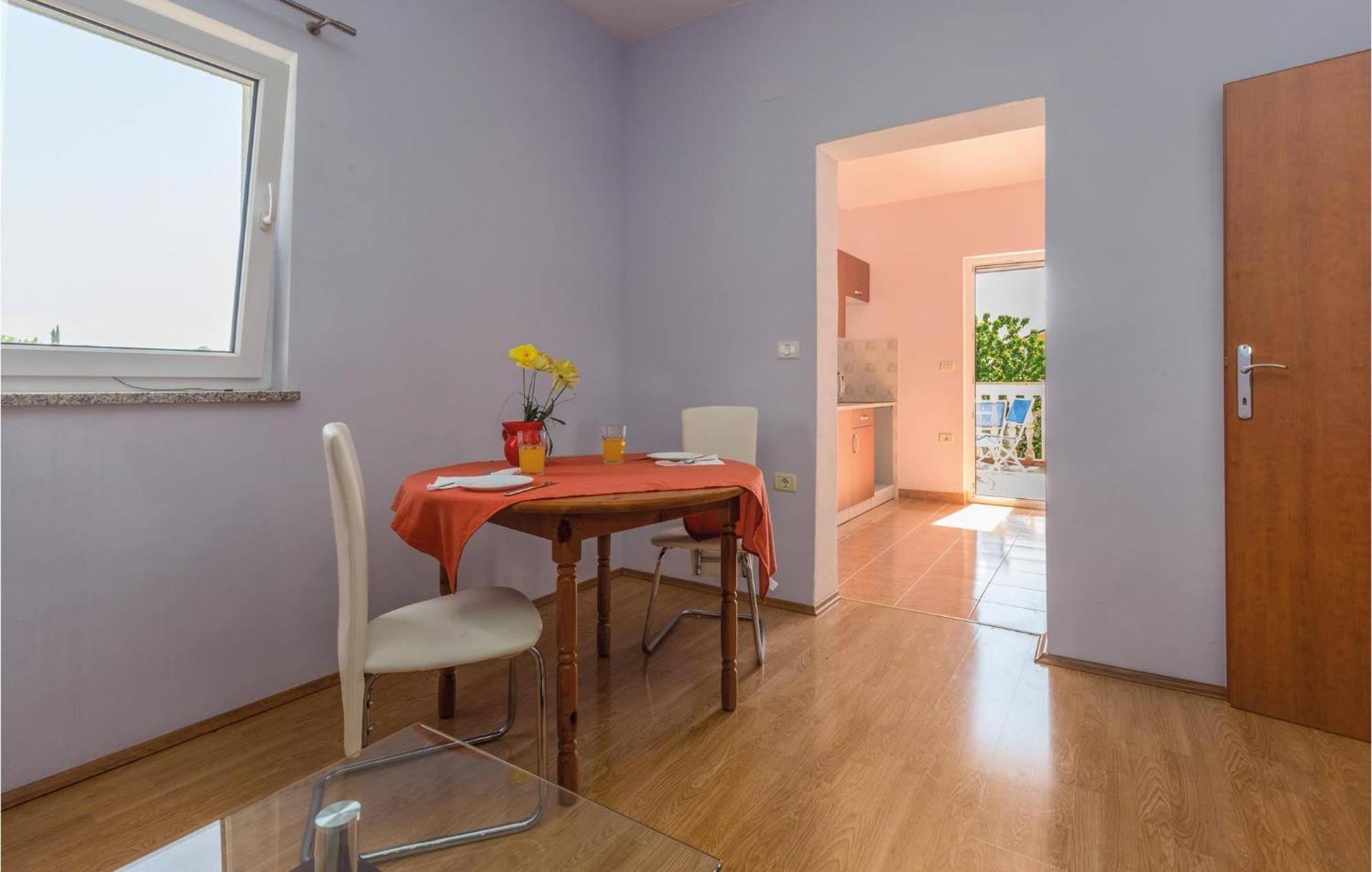 Nice Apartment In Kastel With Kitchen Kaštel Exterior foto