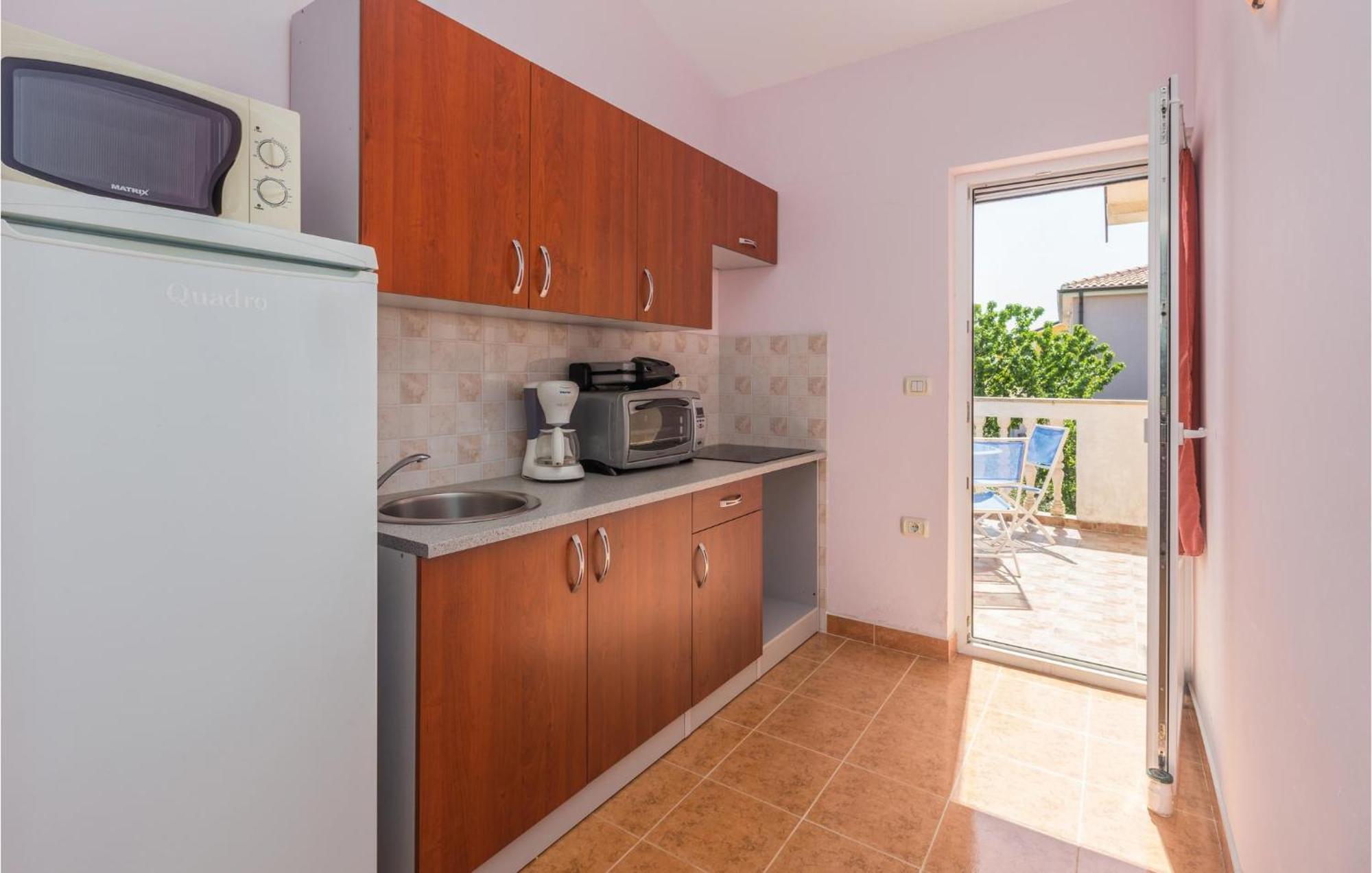 Nice Apartment In Kastel With Kitchen Kaštel Exterior foto